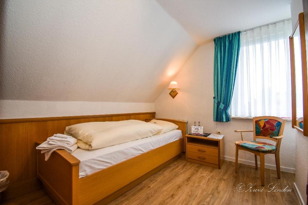 Hotel Zwei Linden - Links Der Elbe - Niedersachsen Balje Extérieur photo
