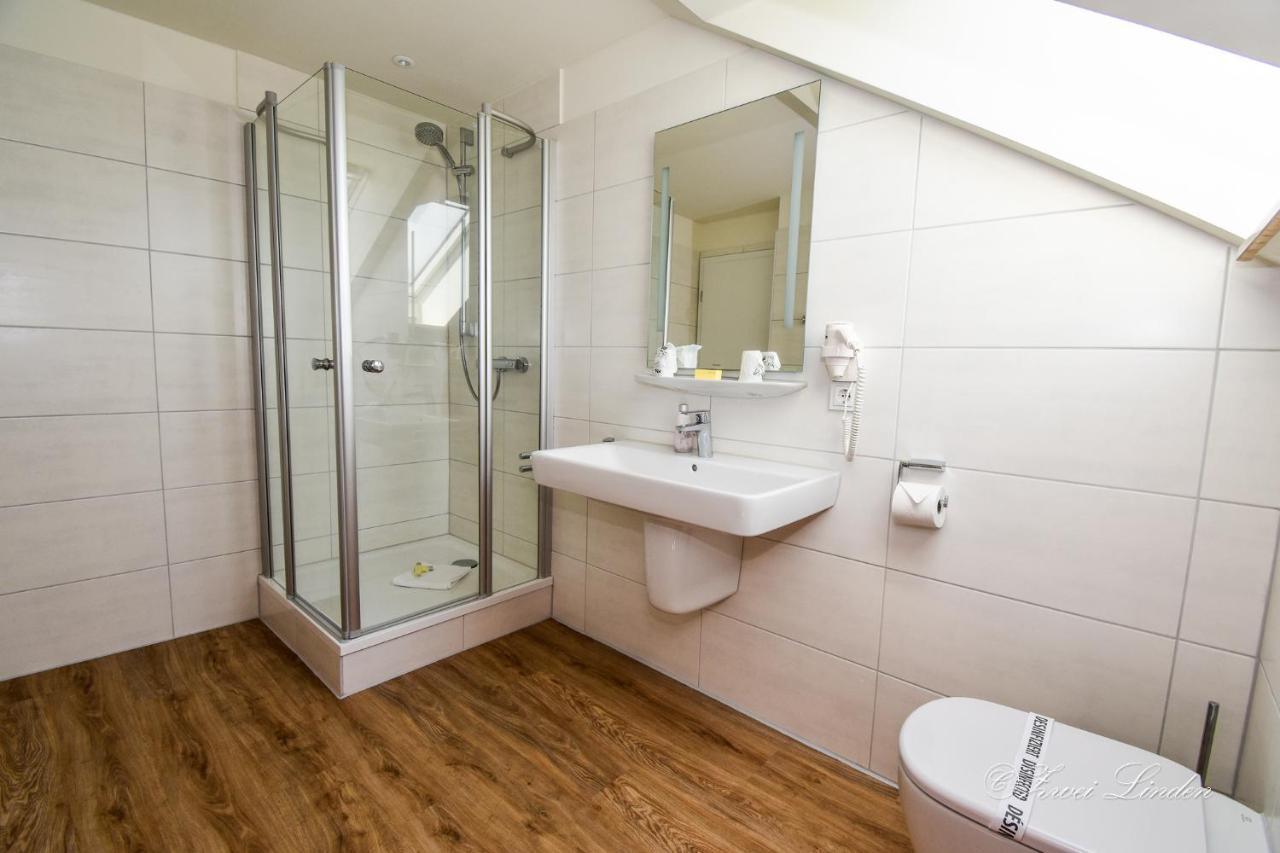 Hotel Zwei Linden - Links Der Elbe - Niedersachsen Balje Extérieur photo